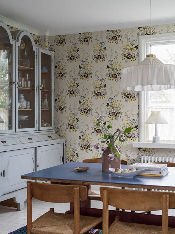 Papel pintado estampado floral multicolor Lisbet Jobs Fågelbo 1961 - Imagen 3