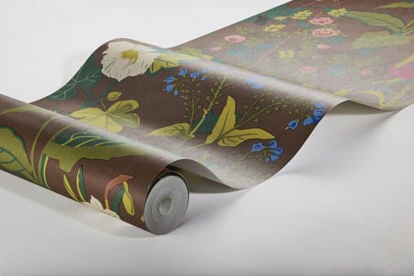 Mural de papel pintado estampado floral sobre fondo marrón Gocken Jobs Sommar 1954 - Imagen 6