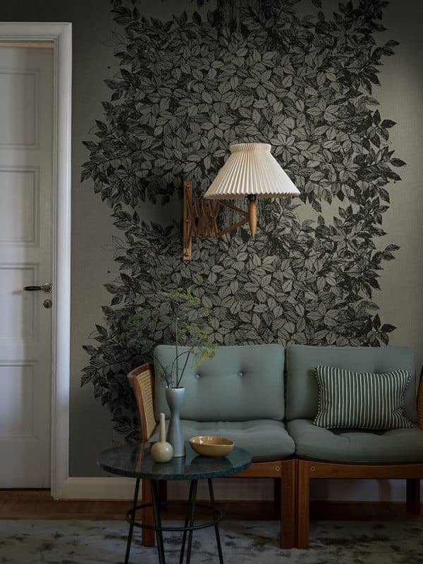 Mural de papel pintado árbol sobre fondo verde Viola Gråsten Hassel 1952 - Imagen 4