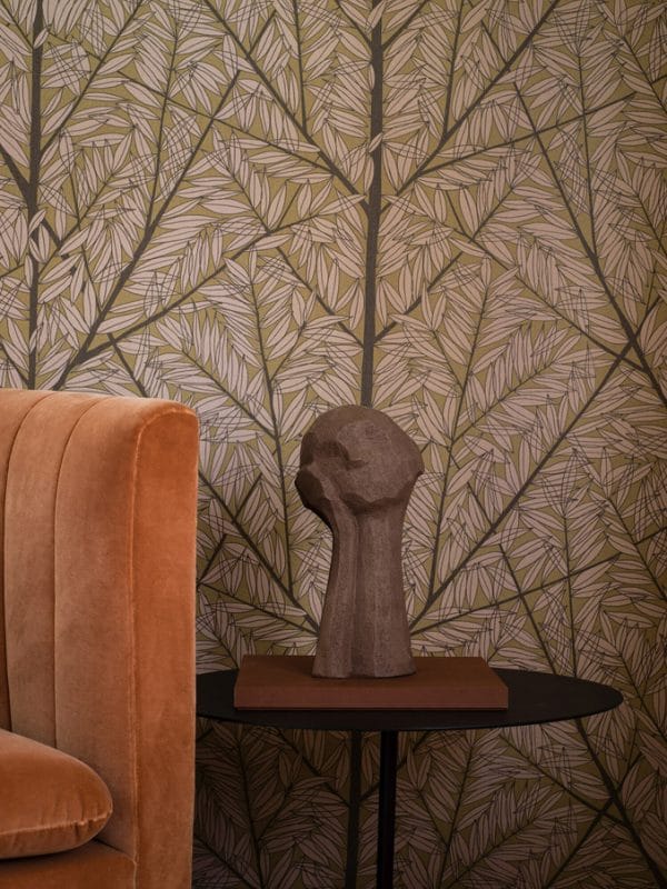 Mural de papel pintado estilo rameado de color marrón y rosa Viola Gråsten Korgpil 1958 - Imagen 4