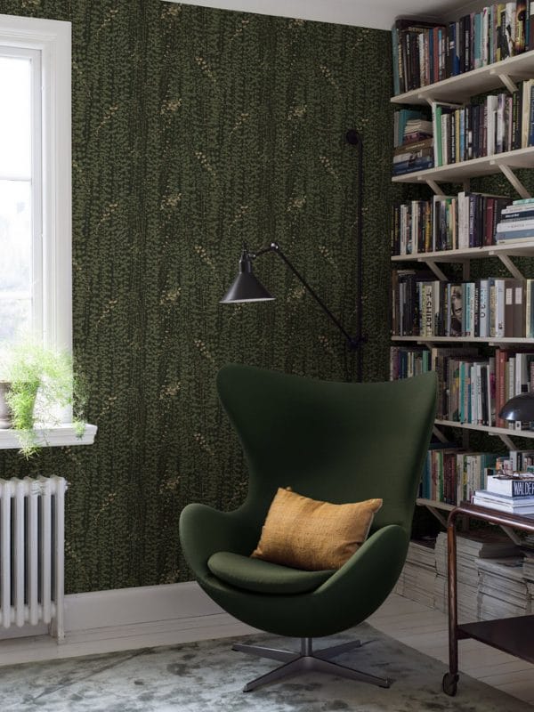 Papel pintado de ramilletes de hojas color verde sobre fondo verde oscuro Arne Jacobsen Ranke 1983 - Imagen 4