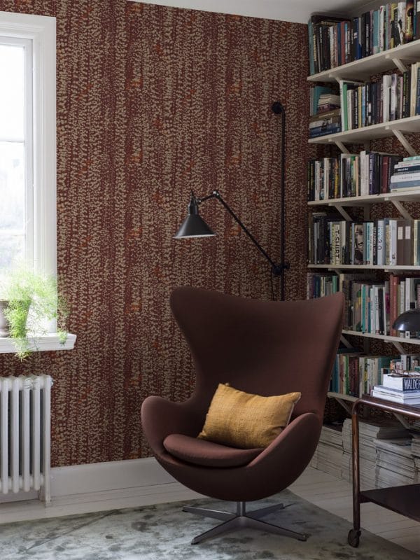 Papel pintado de ramilletes hojas beige sobre fondo granate Arne Jacobsen Ranke 1984 - Imagen 4