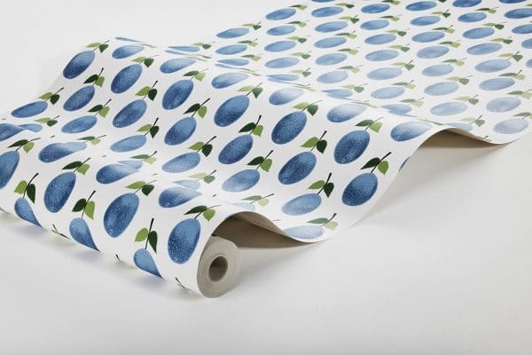 Papel pintado estilo frutas de color azul Stig Lindberg Prunus 1974 - Imagen 3