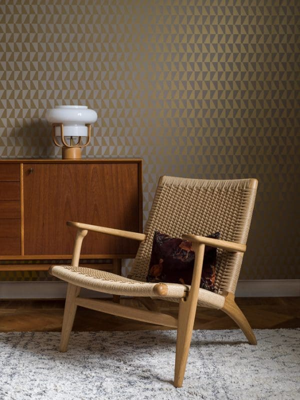 Papel pintado geométrico color beige y dorado brillante Arne Jacobsen Trapez 1992 - Imagen 6