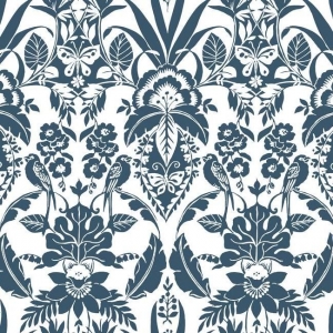 Papel pintado estilo damasco en color azul sobre fondo blanco Botanical Damask CY1580