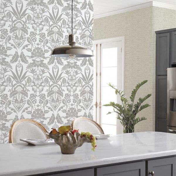 Papel pintado estilo damasco en color gris sobre fondo blanco Botanical Damask CY1582 - Imagen 3