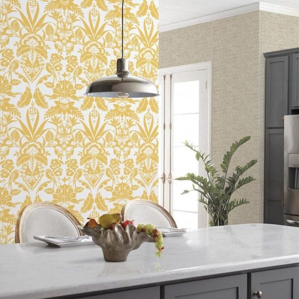 Papel pintado estilo damasco en color amarillo sobre fondo blanco Botanical Damask CY1587 - Imagen 3