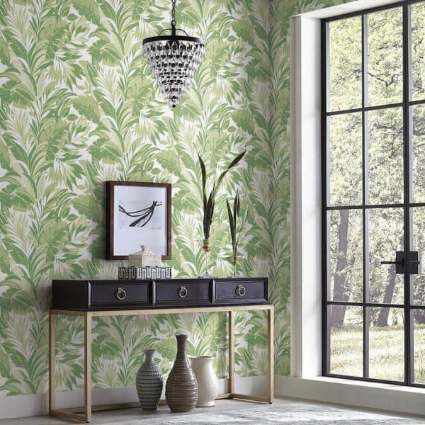 Papel pintado estilo tropical con tonos verdes sobre fondo blanco Palm Silhouette CY1565 - Imagen 3