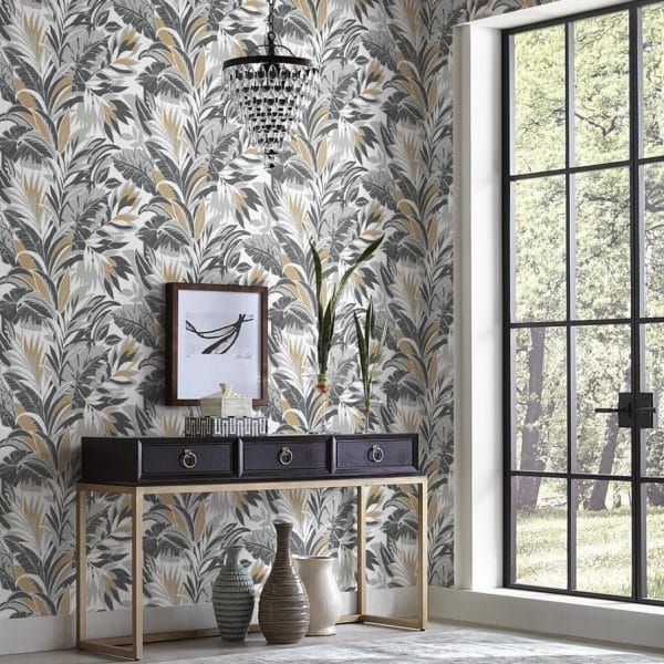 Papel pintado estilo tropical en gris, negro y dorado sobre fondo blanco Palm Silhouette CY1567 - Imagen 3