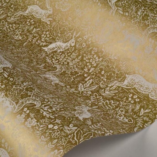 Papel pintado estilo animales en blanco sobre fondo dorado metálico Fable RI5103 - Imagen 4