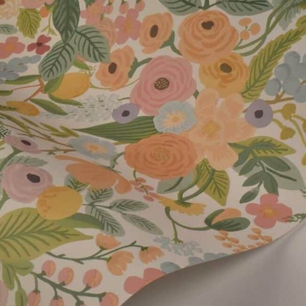 Papel pintado de estilo estampado floral multicolor sobre fondo blanco Garden Party RI5118 - Imagen 4