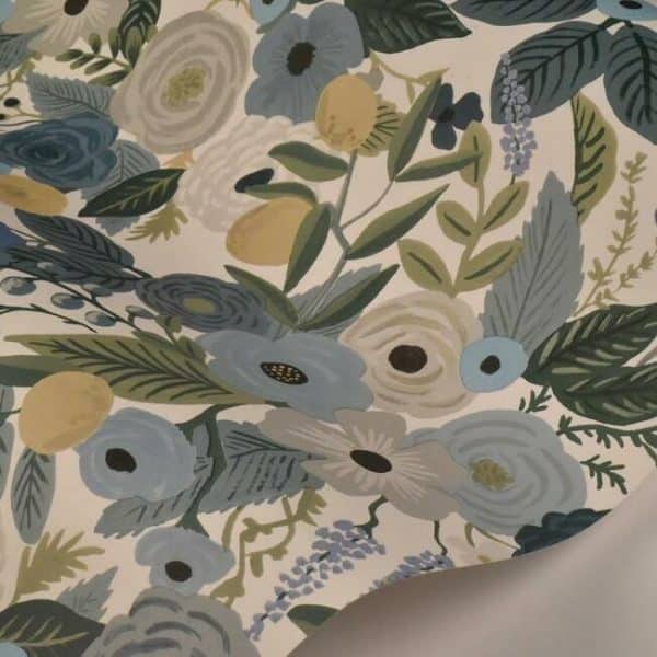 Papel pintado de estilo estampado floral en colores azulados y beige sobre fondo blanco Garden Party RI5120 - Imagen 4