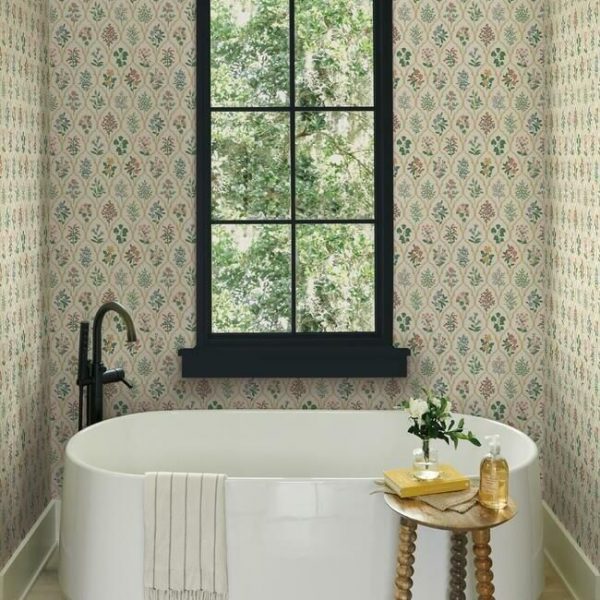 Papel pintado de estilo estampado floral multicolor sobre fondo beige Hawthorne RI5130 - Imagen 3