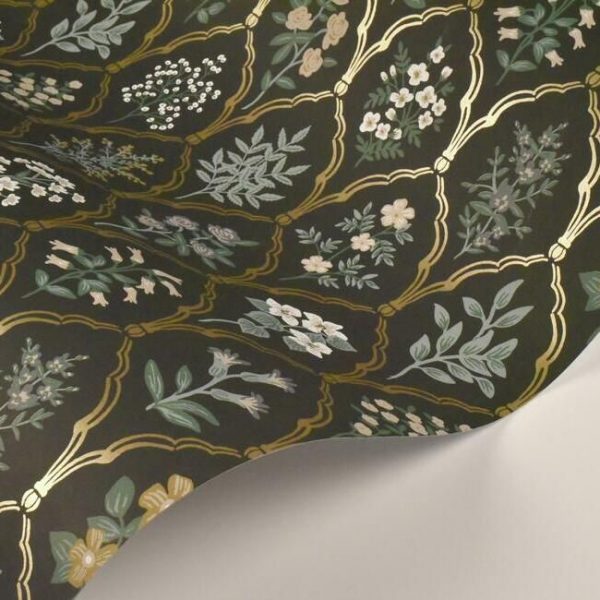 Papel pintado de estilo estampado floral en tonos verdes sobre fondo negro Hawthorne RI5133 - Imagen 4