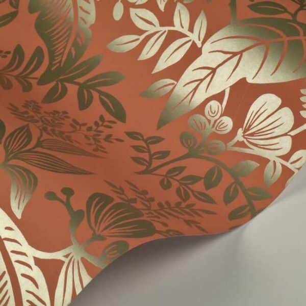 Papel pintado estilo hojas en color dorado metálico sobre fondo naranja Canopy RI5135 - Imagen 4