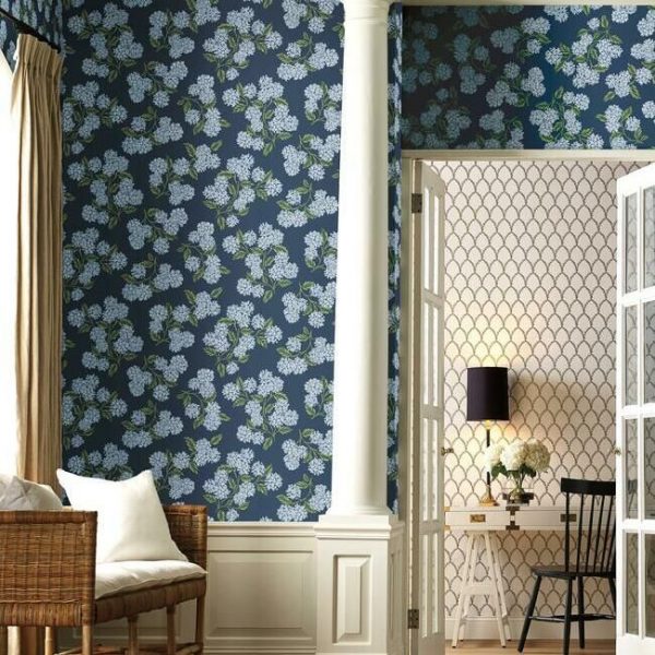 Papel pintado estilo flores en color azul suave sobre fondo azul Hydrangea RI5142 - Imagen 3