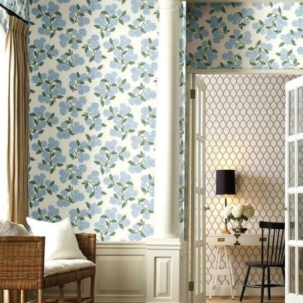 Papel pintado estilo flores en azul sobre fondo blanco Hydrangea RI5143 - Imagen 3