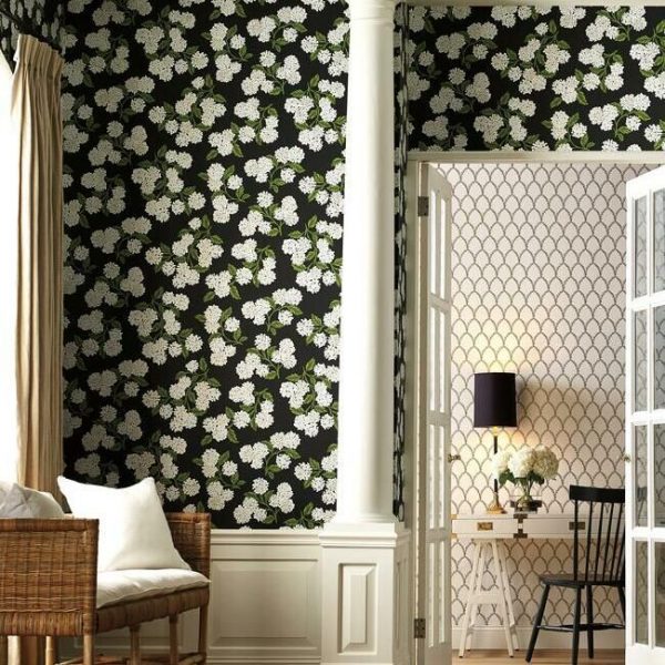 Papel pintado estilo flores en blanco sobre fondo negro Hydrangea RI5146 - Imagen 3