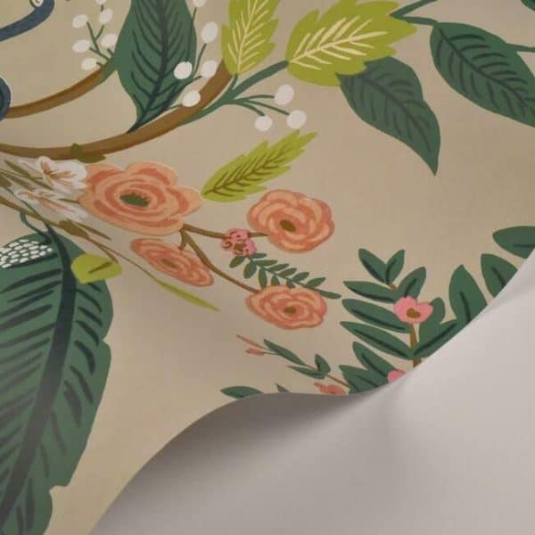 Papel pintado estilo aves multicolor sobre fondo beige oscuro Peacock RI5171 - Imagen 4