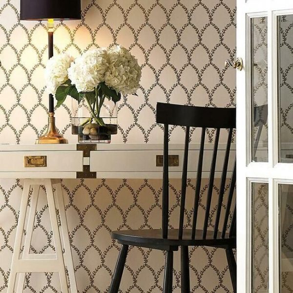 Papel pintado estilo trellis hojas doradas sobre fondo blanco Laurel RI5176 - Imagen 3