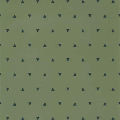 Papel pintado estilo infantil con pequeños triángulos en color verde oscuro sobre un fondo verde más claro Bermuda Triangle 101997400