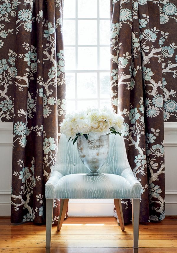Tela de estilo floral estampado en color marrón Claudette F910817 - Imagen 3