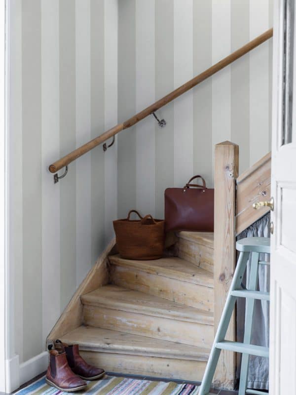 Papel pintado de estilo rayas de color blanco puro y beige pálido Orust Stripe 8881 - Imagen 3
