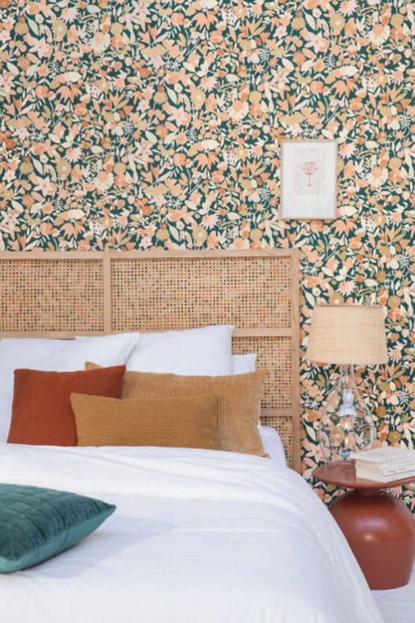 Papel pintado de flores en tonos verdes sobre fondo blanco Naïveté 102197018 - Imagen 5