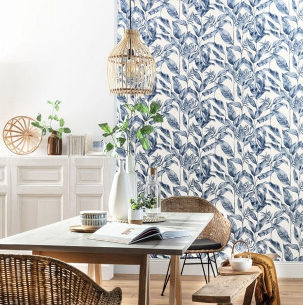 Papel pintado de hojas en dorado sobre fondo azul oscuro Delicate 102636124 - Imagen 3