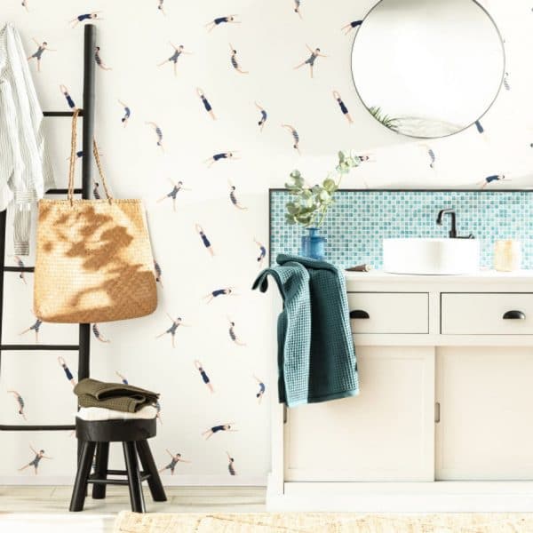 Papel pintado con dibujos de bañistas sobre un fondo blanco Funny Swim 102696234 - Imagen 3