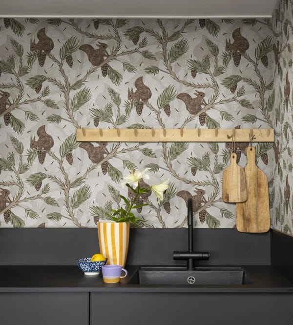 Papel pintado infantil de color beige Squirrel Mountain R17983 - Imagen 3