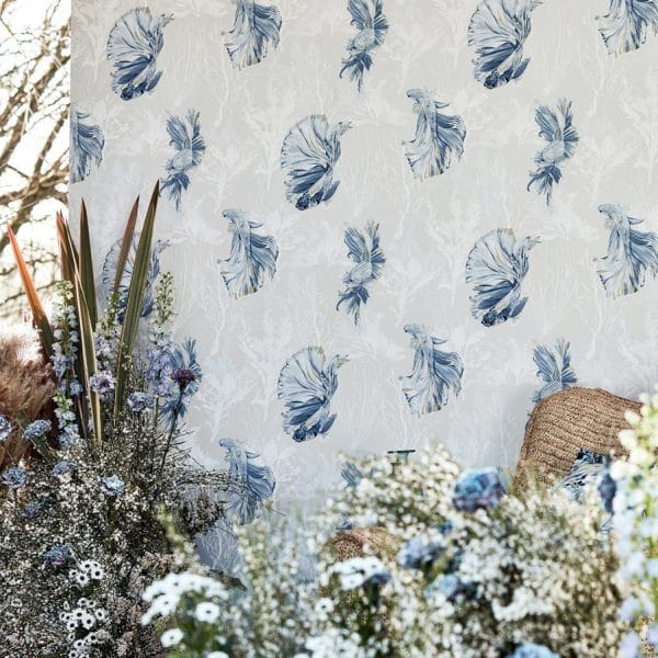 Papel pintado de peces en color azul Halfmoon HTEW112766 - Imagen 4