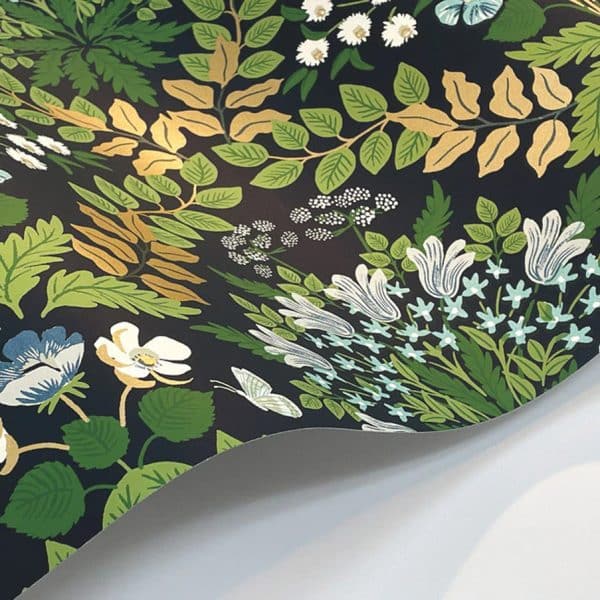 Papel pintado estilo floral de color azul marino Bramble RP7324 - Imagen 4