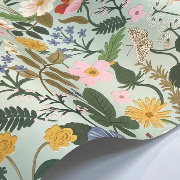 Papel pintado estampado floral multicolor Strawberry Fields RP7356W1 - Imagen 4