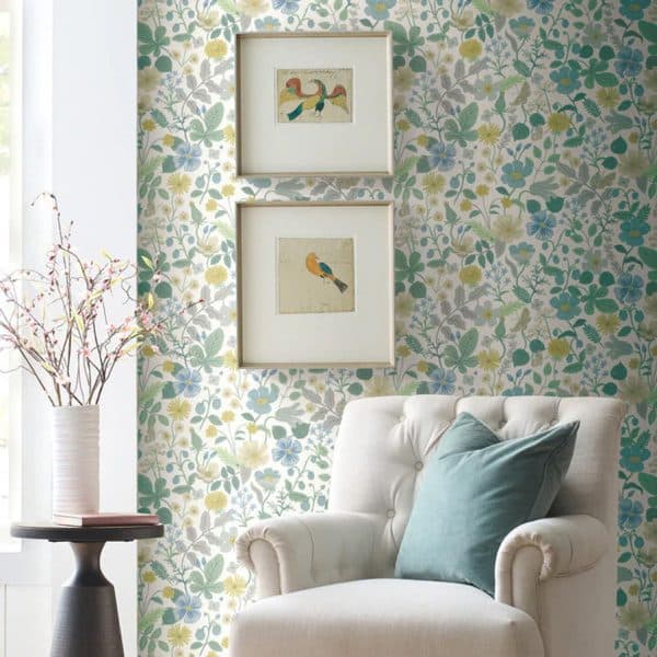 Papel pintado estampado floral en color azul Strawberry Fields RP7357W1 - Imagen 3