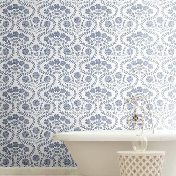 Papel pintado estampado floral color azul Folksy Floral FH4023 - Imagen 3