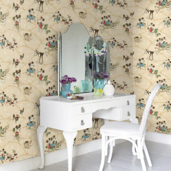 Papel pintado de Mickey Mouse y Minnie en color beige Mickey at the Farm DDIW217267 - Imagen 8