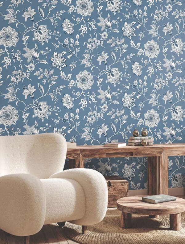 Papel pintado estampado floral en color azul Sutton RT7821 - Imagen 3