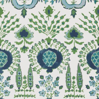 Papel pintado de estampado floral en color verde Mendoza Suzani Blue and Green on White T16240