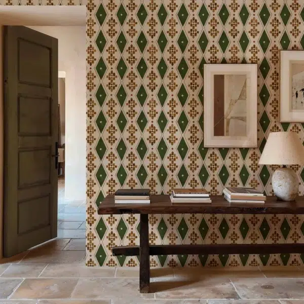 Papel pintado geométrico de rombos en color verde Beldi Rugs Leaves B00448 - Imagen 3
