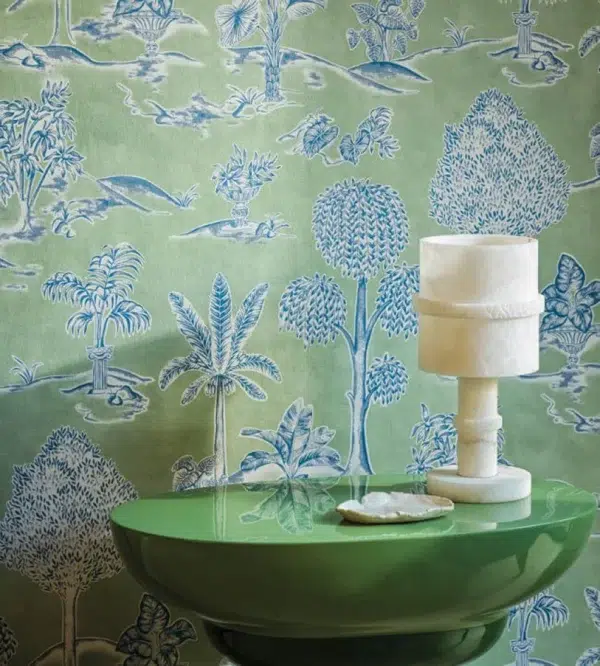 Papel pintado de toile de jouy en color azul Karuna W8033-02 - Imagen 3